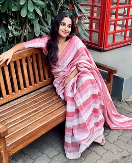 Vidya Balan feet photo thumbnail
