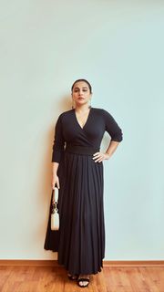 Vidya Balan feet photo thumbnail