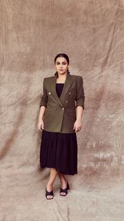 Vidya Balan feet photo thumbnail
