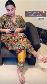 Vidya Balan feet photo thumbnail