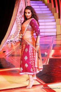 Vidya Balan feet photo thumbnail