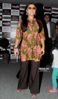 Vidya Balan feet photo thumbnail