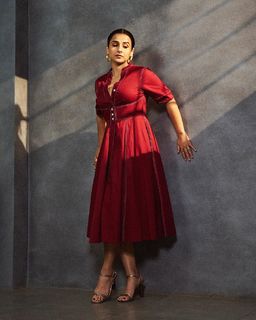 Vidya Balan feet photo thumbnail