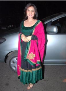 Vidya Balan feet photo thumbnail