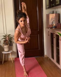 Vidya Malvade feet photo 3