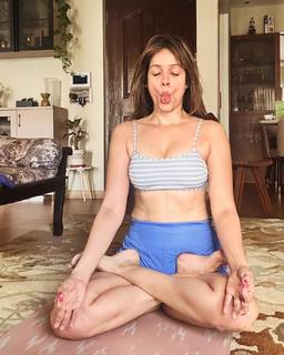 Vidya Malvade feet photo 10