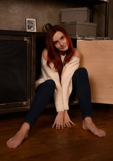 Vika Kisimyaka feet photo 6