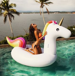 Viki Odintcova feet photo thumbnail