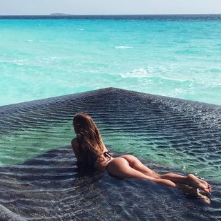 Viki Odintcova feet photo thumbnail