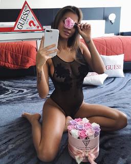 Viki Odintcova feet photo thumbnail