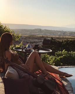 Viki Odintcova feet photo thumbnail
