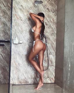 Viki Odintcova feet photo thumbnail