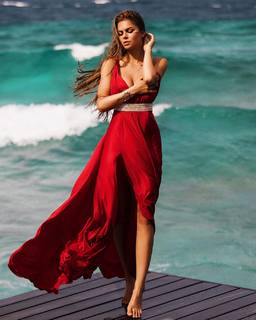 Viki Odintcova feet photo thumbnail