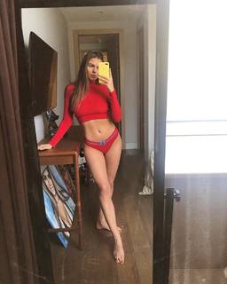 Viki Odintcova feet photo thumbnail