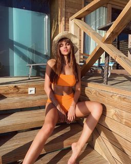 Viki Odintcova feet photo thumbnail
