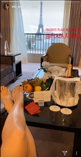 Viki Odintcova feet photo thumbnail