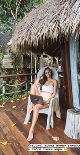 Viki Odintcova feet photo thumbnail