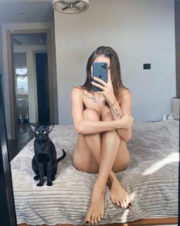Viki Odintcova feet photo thumbnail