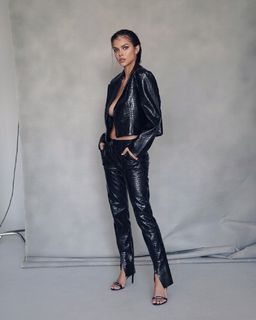 Viki Odintcova feet photo thumbnail