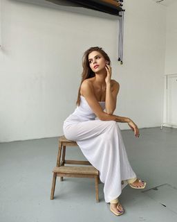 Viki Odintcova feet photo thumbnail