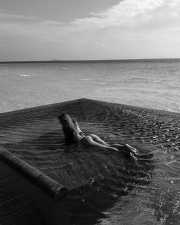 Viki Odintcova feet photo thumbnail