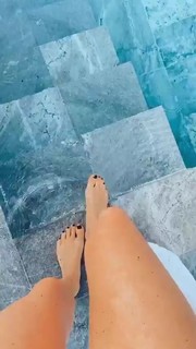 Viki Odintcova feet photo thumbnail