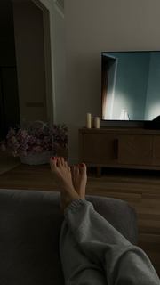 Viki Odintcova feet photo thumbnail
