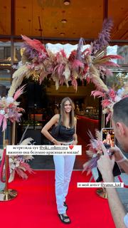 Viki Odintcova feet photo thumbnail