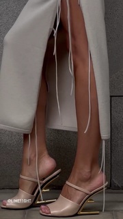 Viki Odintcova feet photo thumbnail