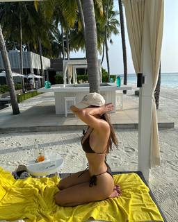 Viki Odintcova feet photo thumbnail