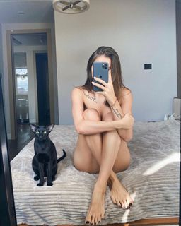 Viki Odintcova feet photo thumbnail