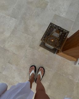 Viki Odintcova feet photo thumbnail