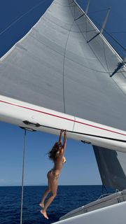 Viki Odintcova feet photo thumbnail