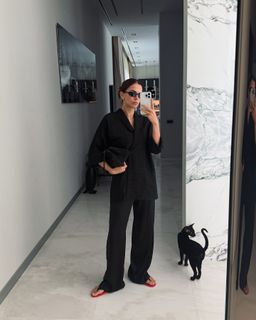 Viki Odintcova feet photo thumbnail