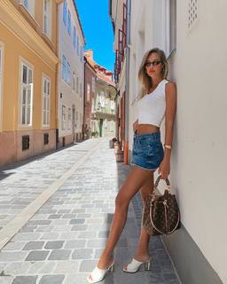 Viktória Varga feet photo 10