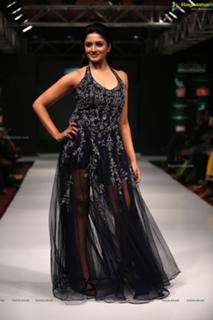 Vimala Raman feet photo 14