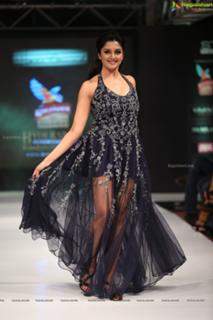 Vimala Raman feet photo 10