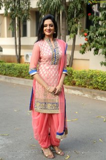 Vimala Raman feet photo 18
