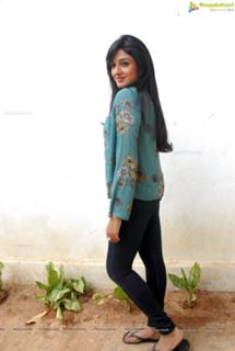 Vimala Raman feet photo 3