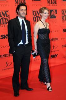 Violante Placido feet photo thumbnail