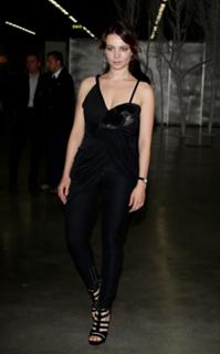 Violante Placido feet photo thumbnail