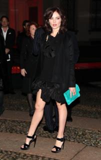 Violante Placido feet photo thumbnail