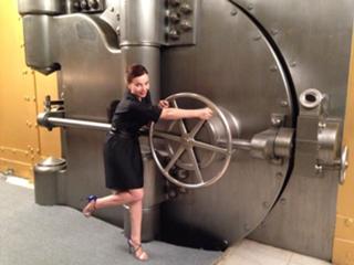 Violante Placido feet photo thumbnail