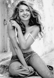 Violante Placido feet photo thumbnail