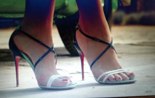 Violante Placido feet photo thumbnail