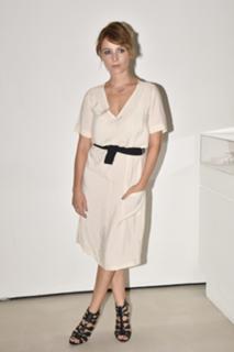 Violante Placido feet photo thumbnail