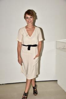 Violante Placido feet photo thumbnail