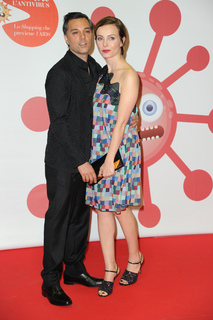 Violante Placido feet photo thumbnail