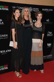 Violante Placido feet photo thumbnail