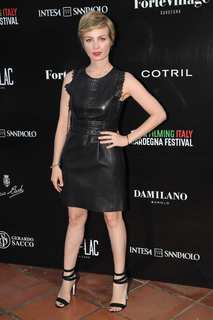 Violante Placido feet photo thumbnail